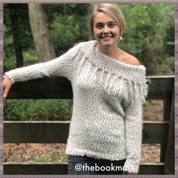 THE BOOKMARK Sweaters - NEW! OFF THE SHOULDER SWEATER
